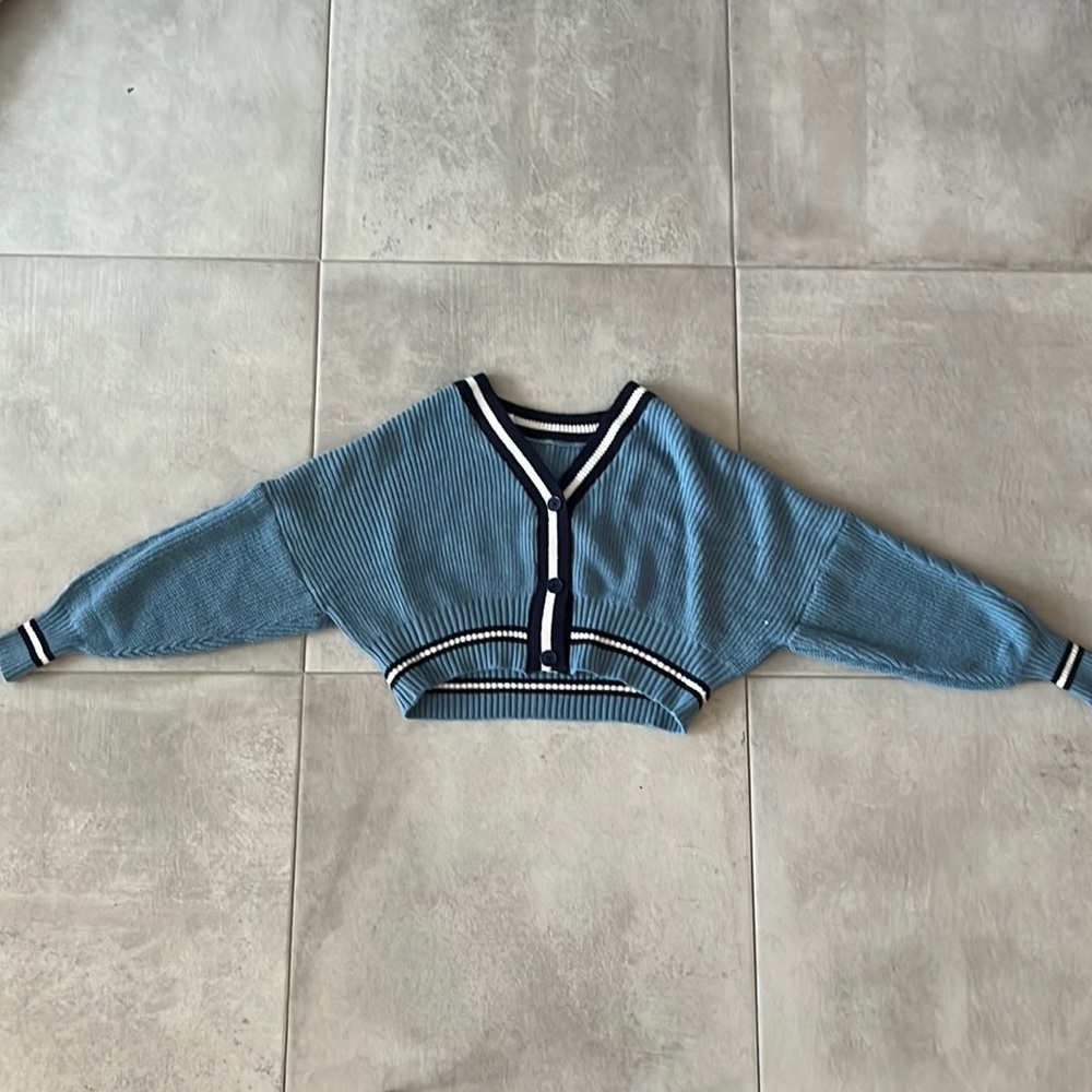 This is a blue cardigan from YesStyle, size one fits all